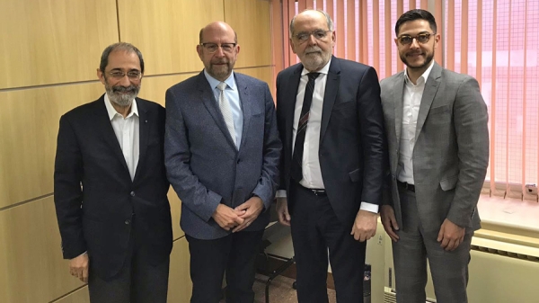 Aníbal Gil Lopes, representante do CFM na Conitec; Sergio D. Simon, presidente da SBOC; Carlos Vital, presidente do CFM, e Renan Clara, gerente geral da SBOC