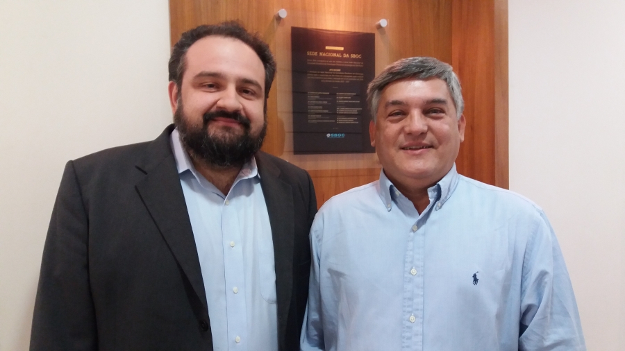 Gustavo Fernandes, presidente da SBOC, e Florentino Cardoso, presidente da AMB, na nova sede da Sociedade Brasileira de Oncologia Clínica, em São Paulo